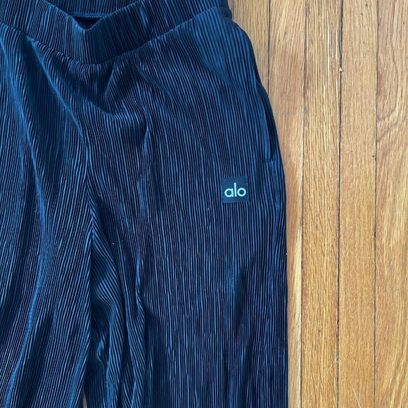 Alo High-waist Micro Plisse Straight Leg Pleated Pant - Picture 5 of 7